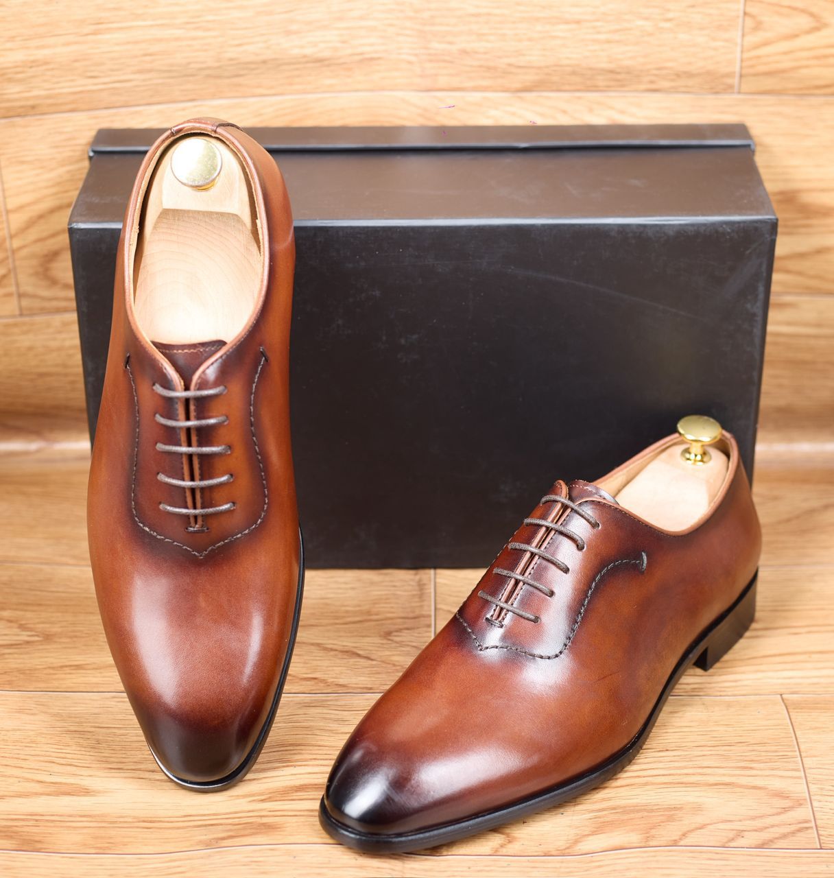 Souliers Richelieu en cuir patiné marron