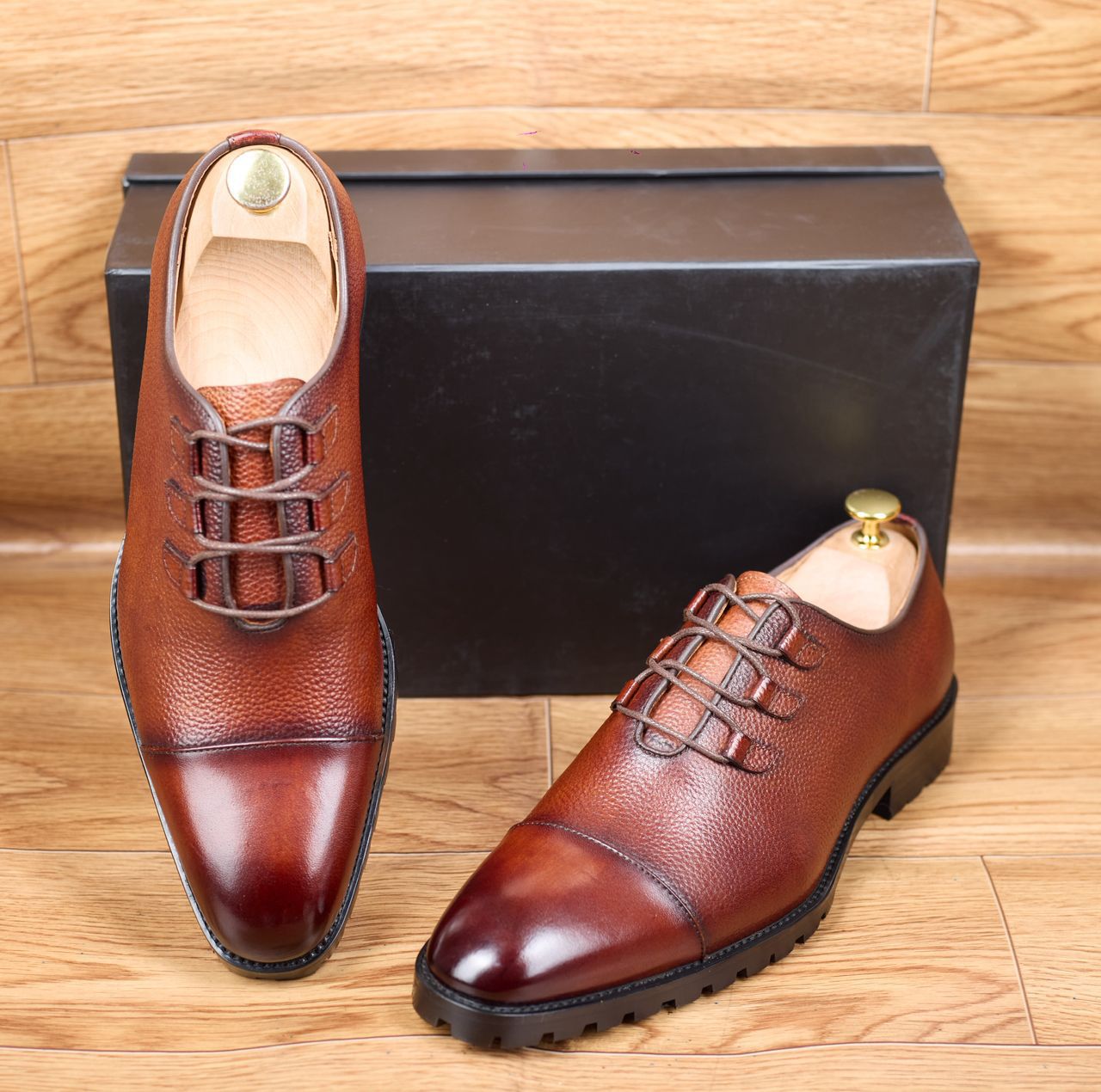 Souliers Richelieu (Oxfords) pour homme en cuir marron grainé