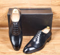 Richelieus "One-Cut" pour homme en cuir noir.