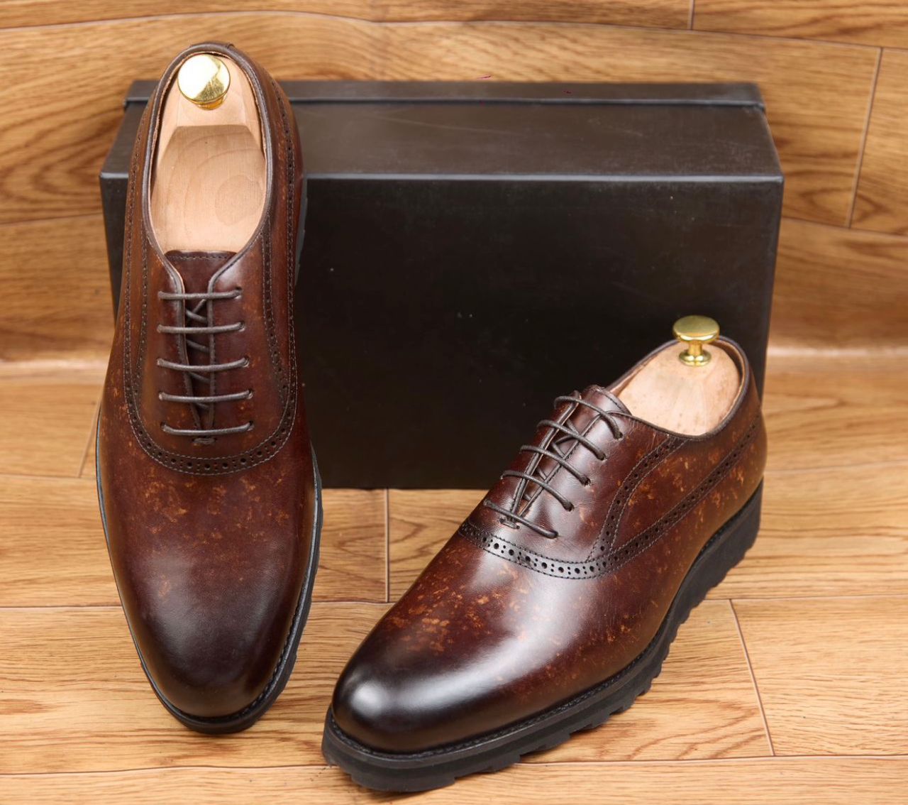 Souliers Richelieu à bout rapporté perforé