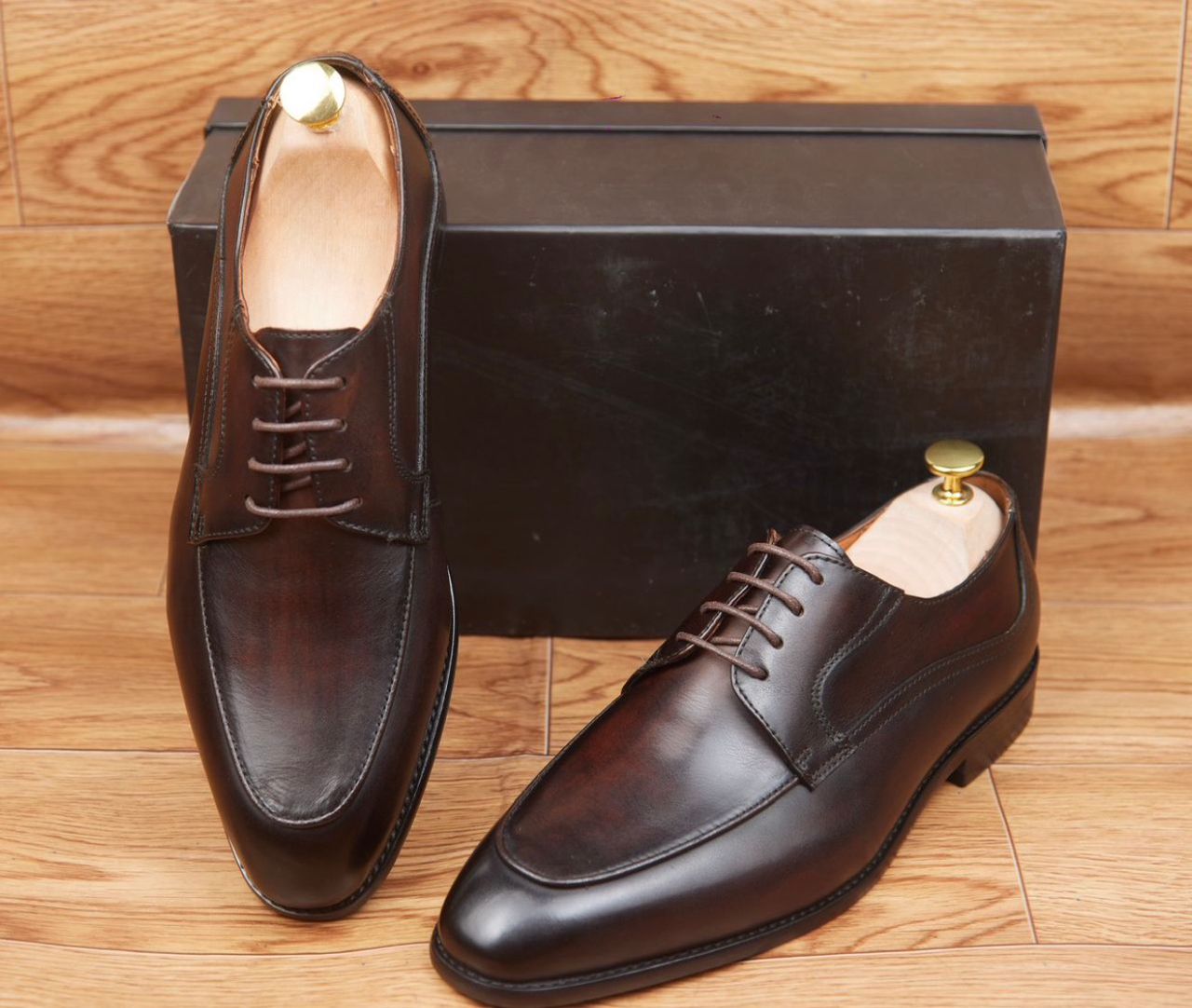 Souliers Derby pour homme en cuir marron patiné