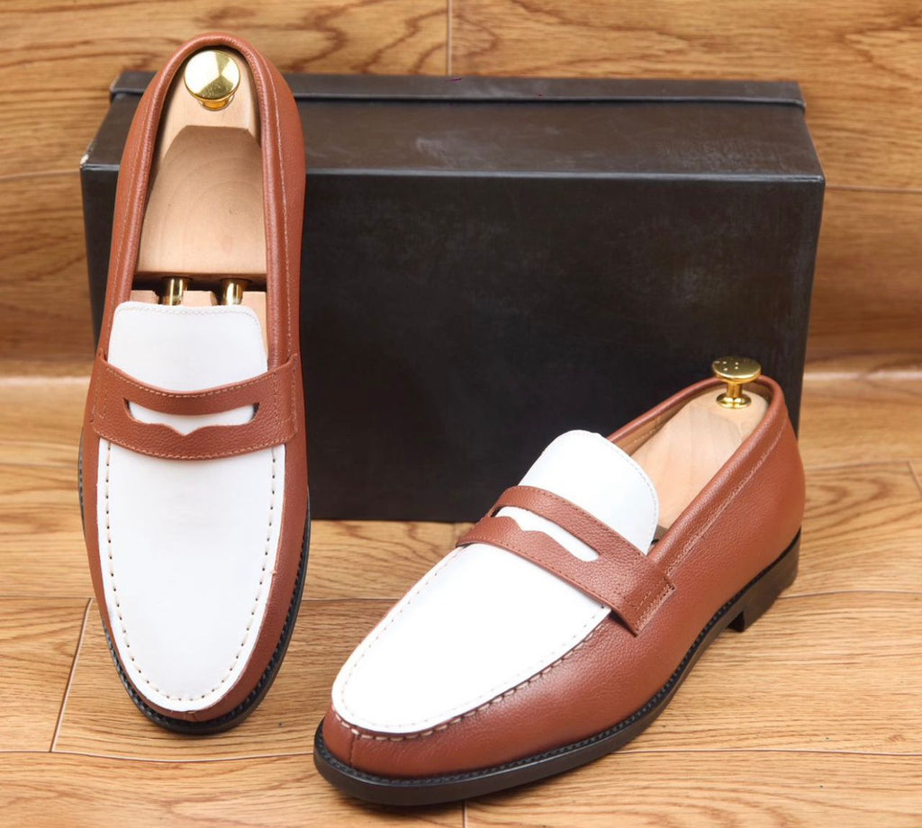 Mocassin bicolore de style "spectator" ou penny loafer