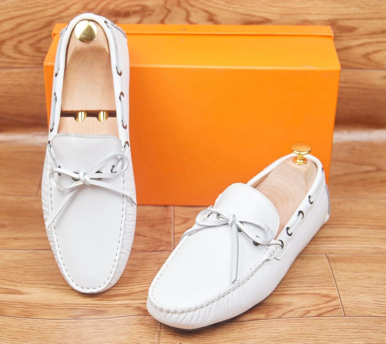 Mocassins en cuir blanc