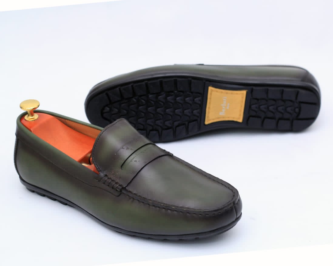 Mocassin de conduite pour homme (souvent appelé driving loafer ou car shoe)