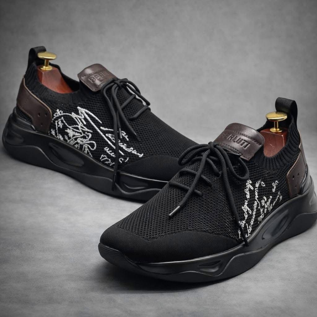 Cette chaussure est la célèbre basket Shadow de la prestigieuse maison de luxe française Berluti