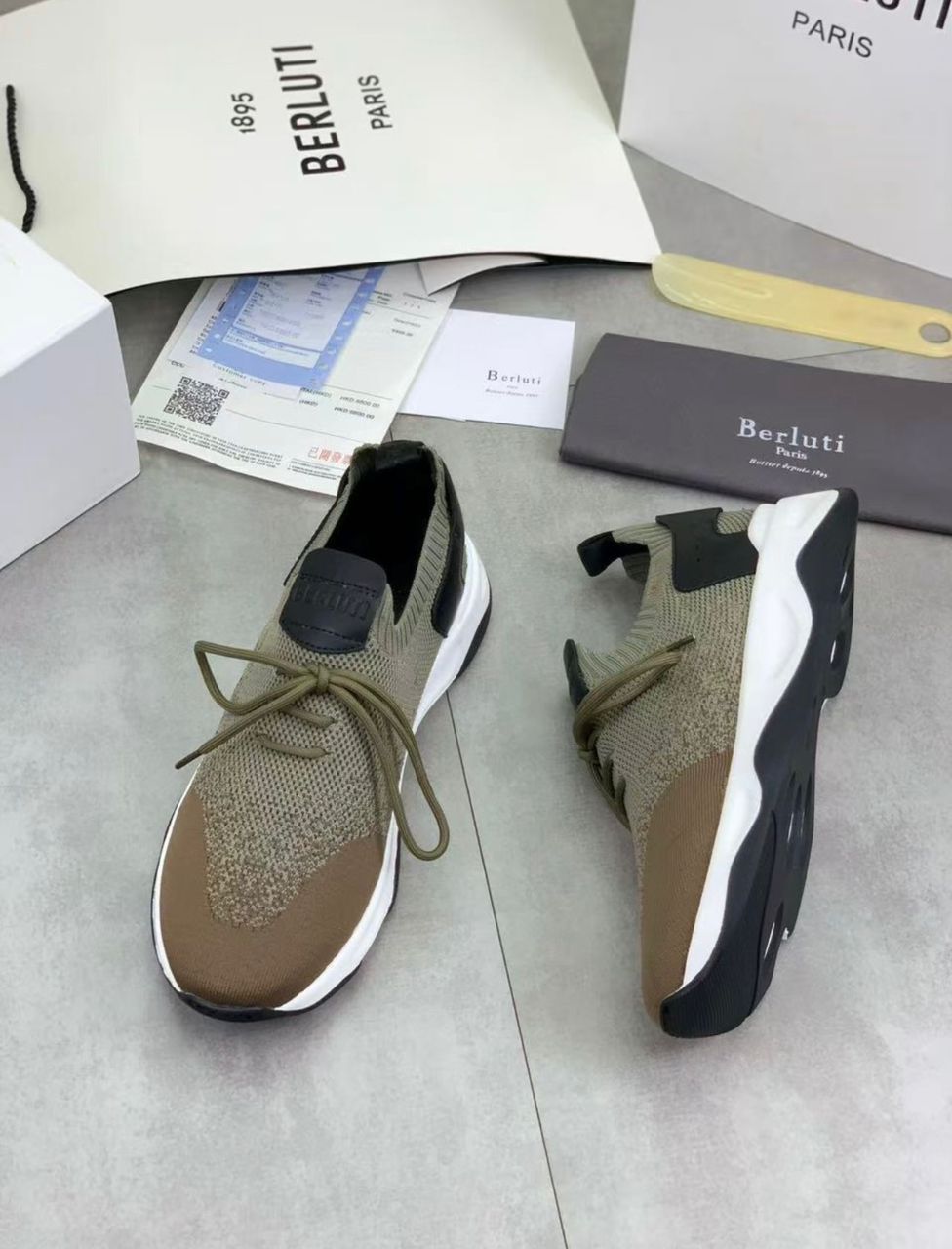 Chaussure modèle Shadow de la maison de luxe française Berluti