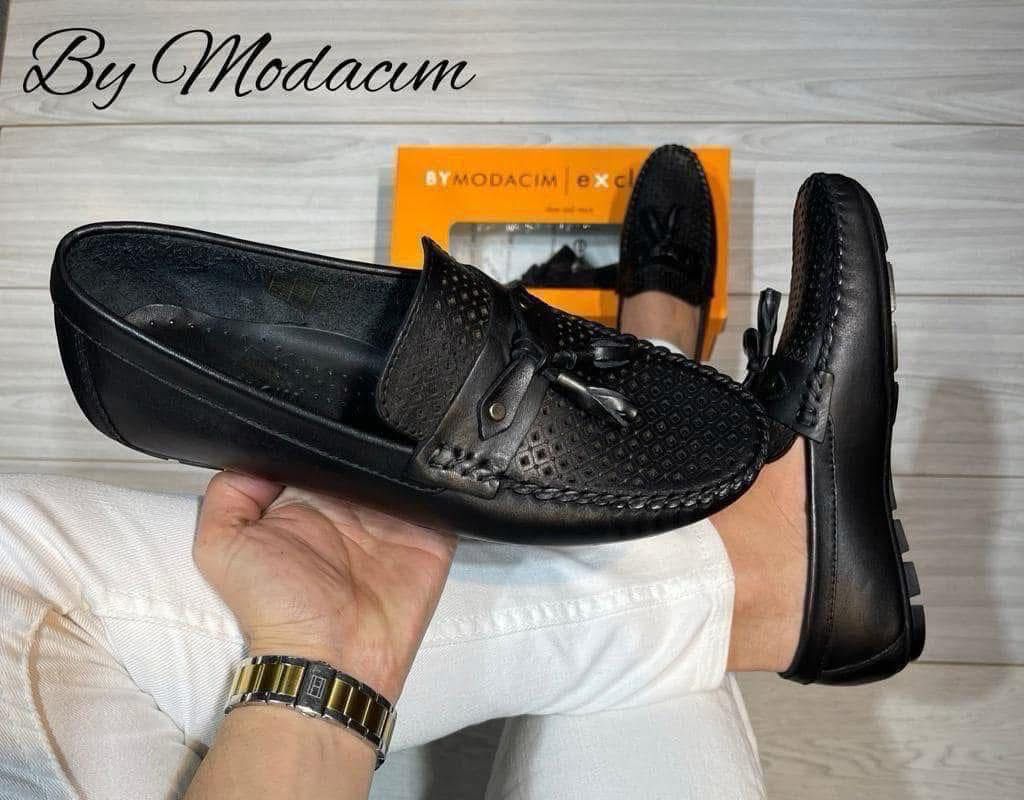 Mocassins en cuir lisse noir à pampilles de la marque By Modacim (Gamme Exclusive).