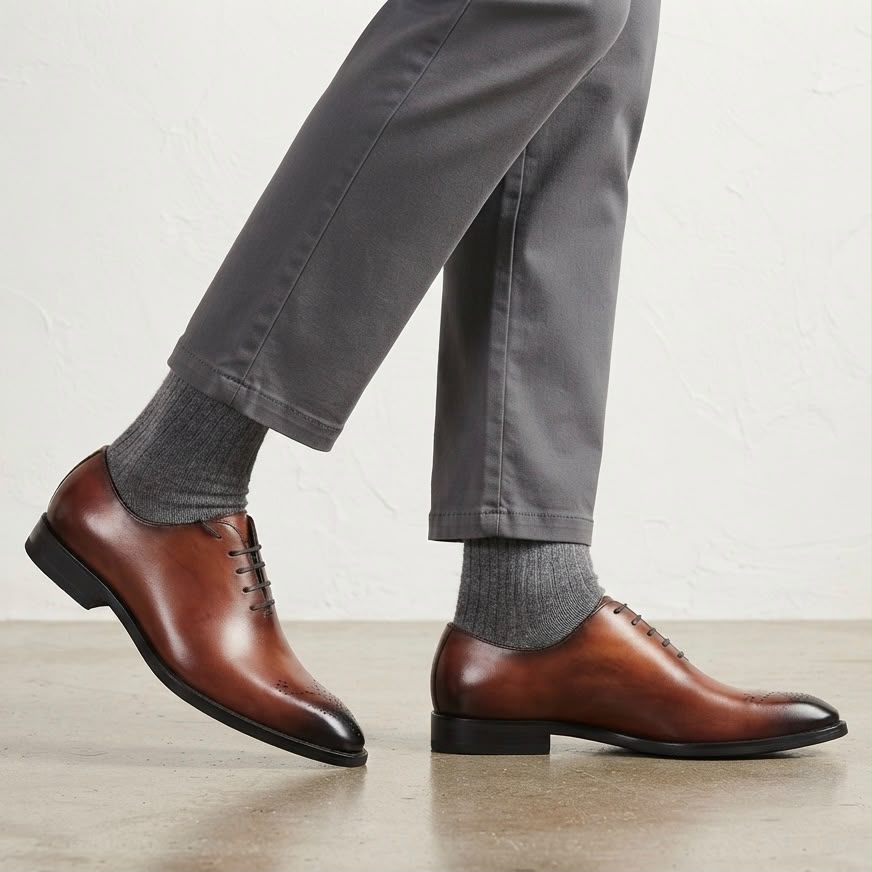 Richelieu à bout fleuri (souvent appelée Oxford Brogue ou Semi-Brogue selon l'étendue des perforations