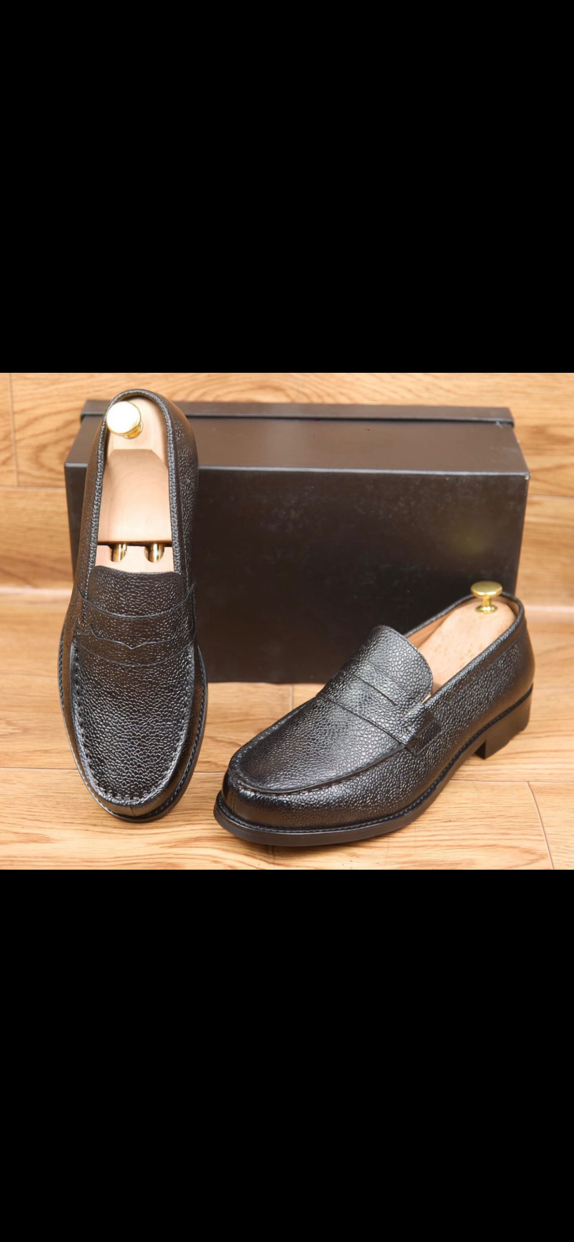 Mocassins à pampille (Penny Loafers) pour hommes en cuir grainé disponible en marron foncé, bleu et noir