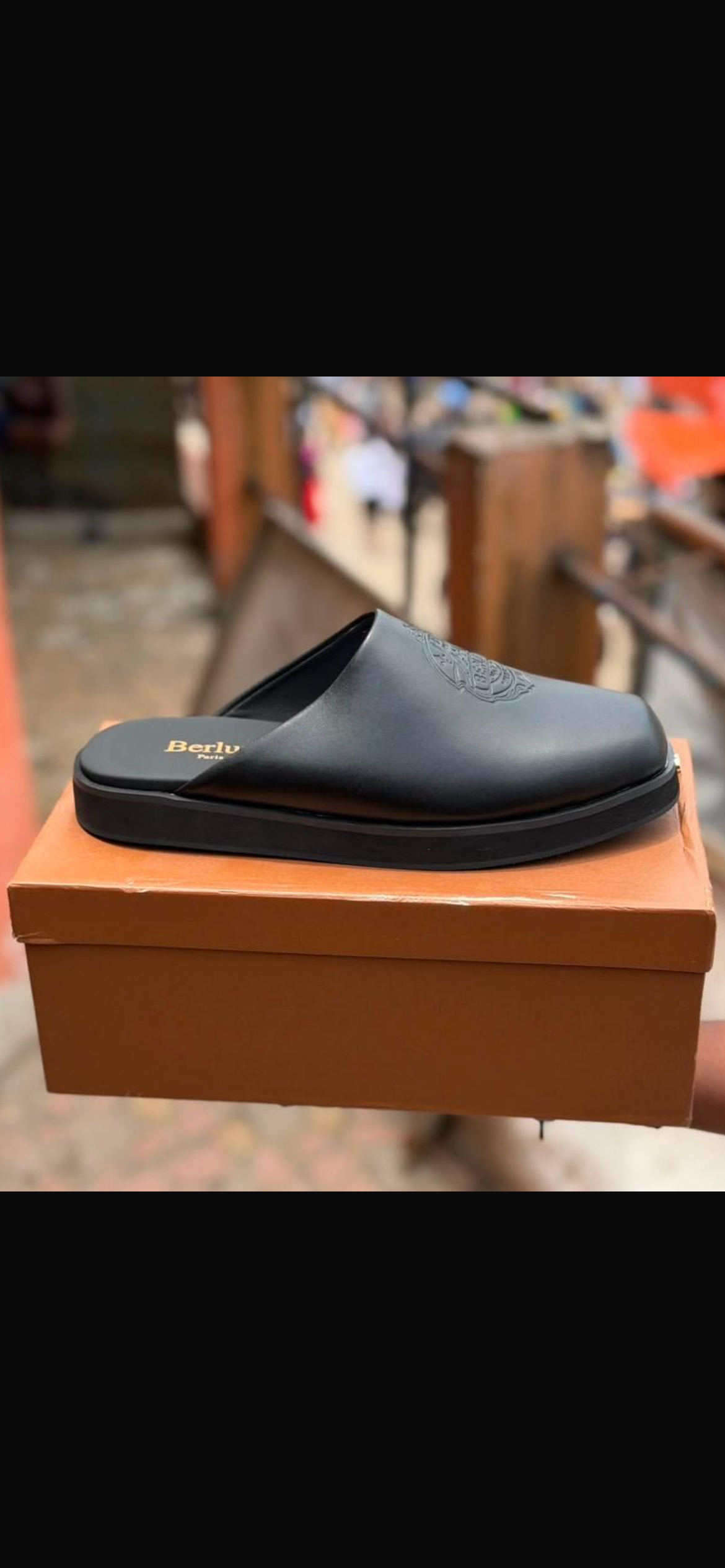 Mule pour homme (ou demi-chaussure) de la marque de luxe française Berluti