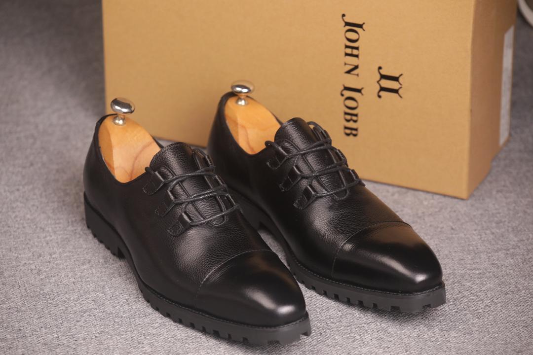 Souliers habillés à laçage Ghillie et bout rapporté