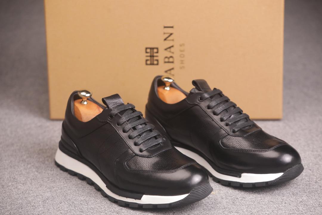 Paire de sneakers de la marque G.GABANI (G.Gabani Shoes).