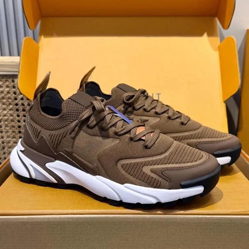 Sneakers LV Runner Tatic Knit de la maison de luxe Louis Vuitton.