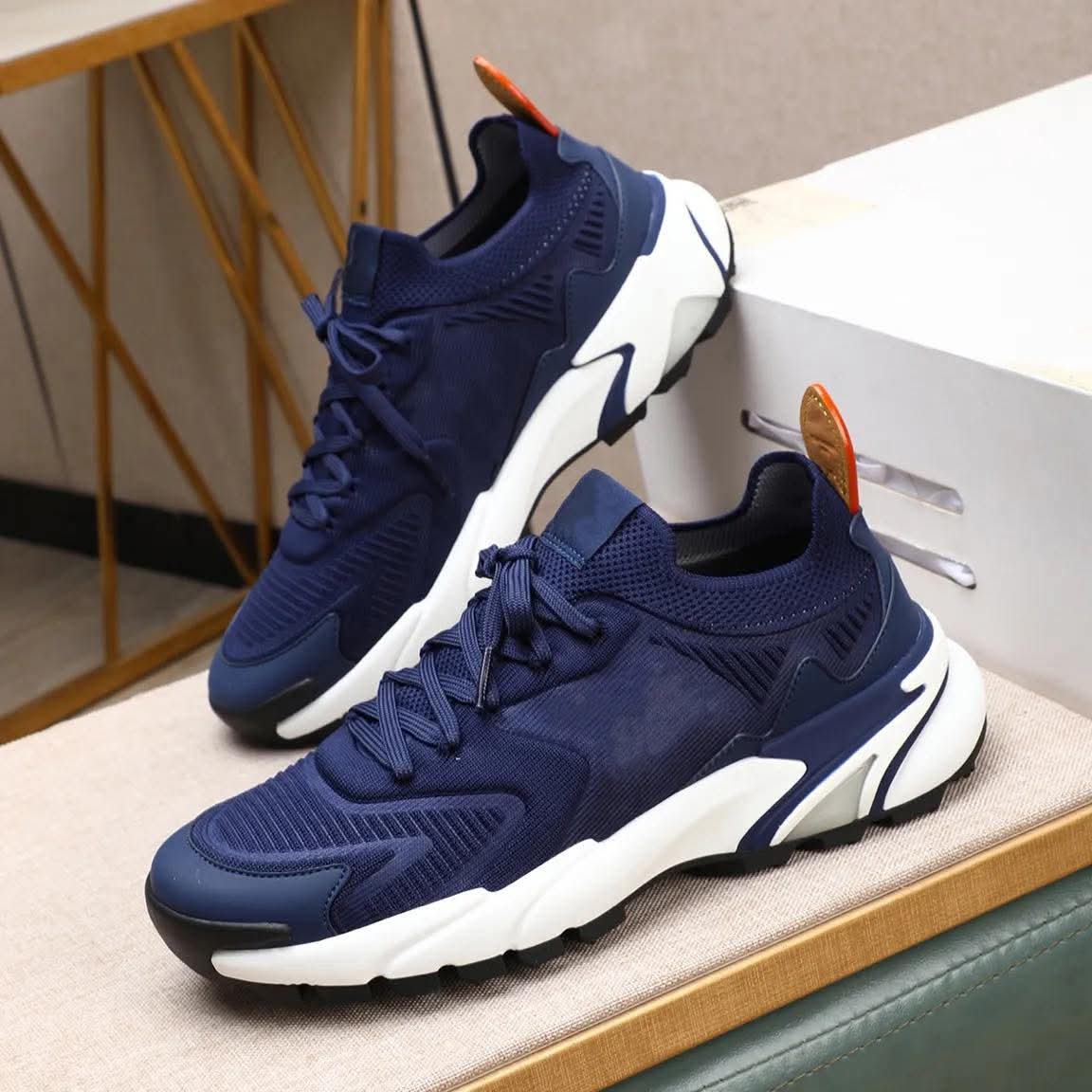 Sneakers LV Runner Tatic Knit de la maison de luxe Louis Vuitton.