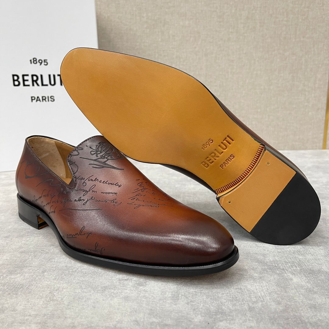 Mocassin Cursive Galet en cuir Venezia de la prestigieuse maison de luxe française Berluti