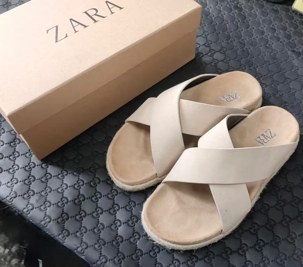 Sandales claquettes croisées